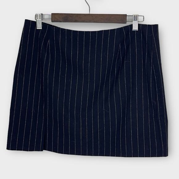 Madewell Wool-Blend Mini Skirt in Almost Black Pinstripe Size 8 - Picture 3 of 9